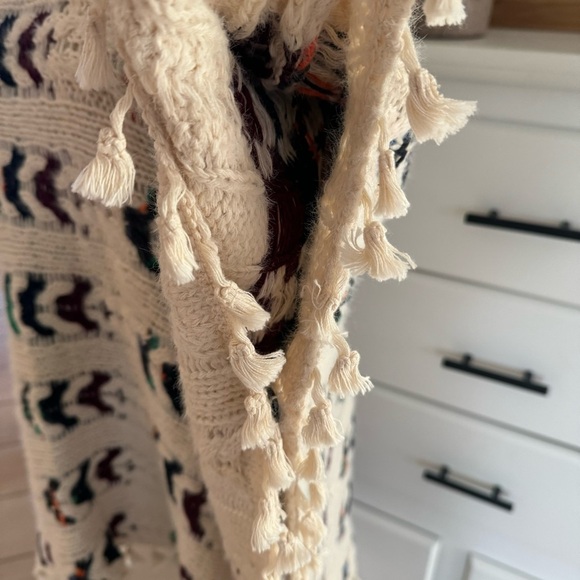 GeeGee Chunky Knit Colorful Tassel Poncho Size Large - Picture 7 of 15